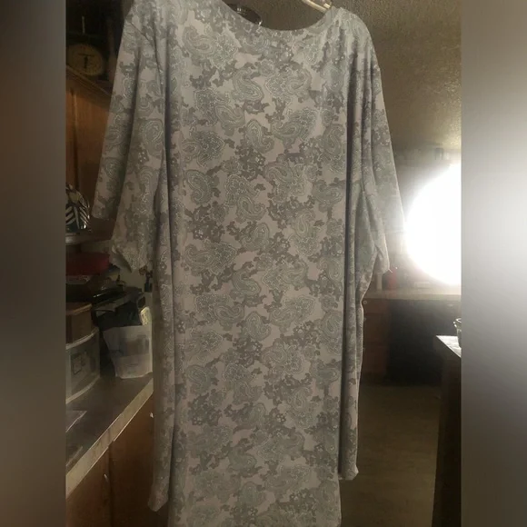 LuLaRoe Iris Gray & Blue Paisley Tunic 2XL - Picture 5 of 5